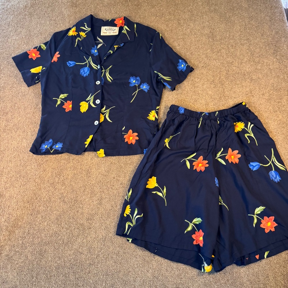 Vintage Tickets Clothing 2 Piece Floral Set Navy Blue High Waist Shorts Button